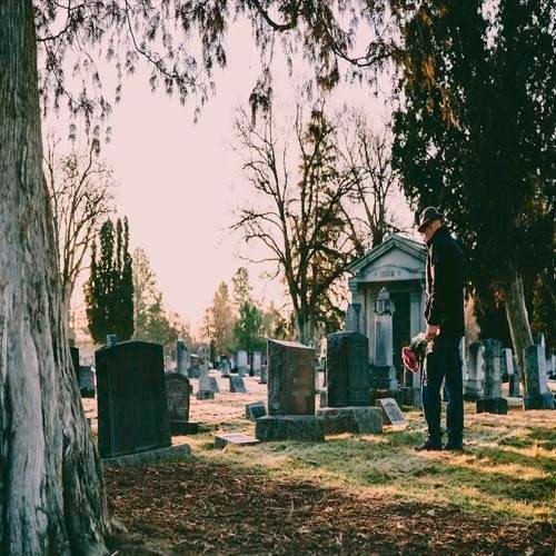 porque soñe caminando en un cementerio